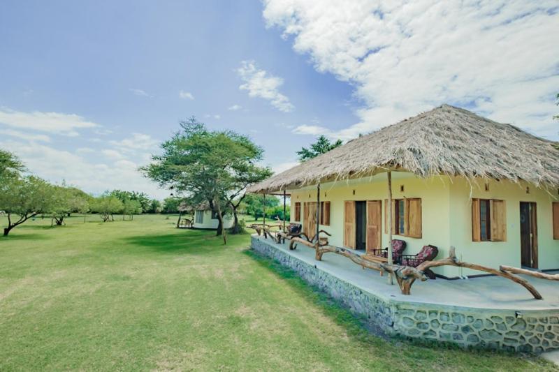 Lake Natron Maasai Giraffe Eco Lodge And Camping Mtowabaga Exterior foto